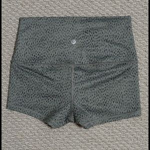 🖤 Lululemon Yoga Shorts